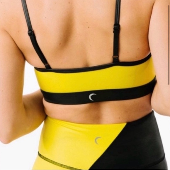 ZYIA 🌙 | Active Neon Yellow and Black - Light & Tight Sports Bra XXXL - Picture 8 of 9